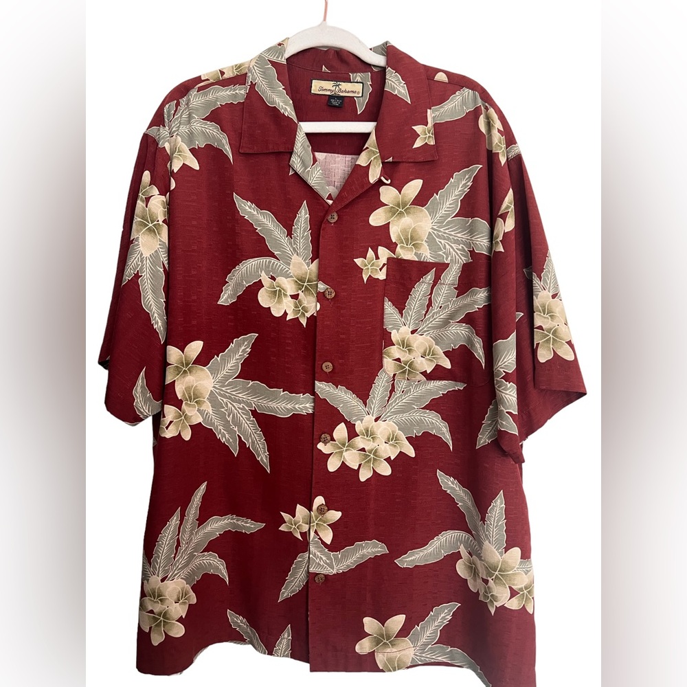 Tommy Bahama Men’s L button down Hawaiian shirt